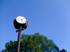 「In time」と「On time」の違いは?