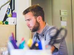 アメリカ人が困惑する日本語「検討します」を英語にしてみる