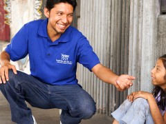 「気遣い」や「気を使う」を英語にすると?