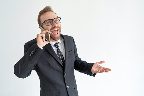 英語で「大げさに言う」や「誇張する」を表現