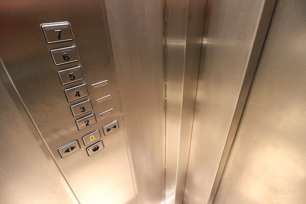 建物の“階”を意味する「Floor」と「Story」の使い方